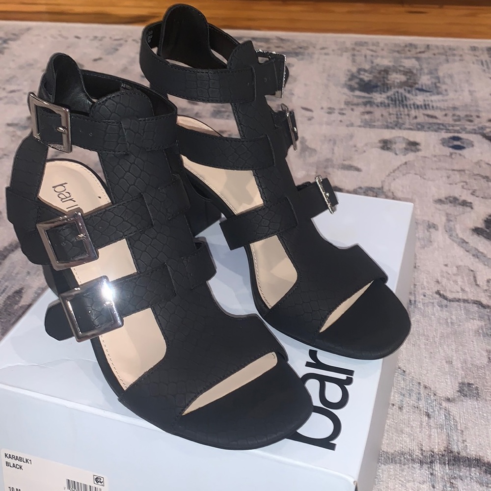 Never Worn Bar III Black Sized 10 Kara Women Block Heeled Sandal